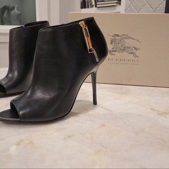 BURBERRY PRORSUM GIRL ABOUT TOWN ZIP - Picture 1 of 6